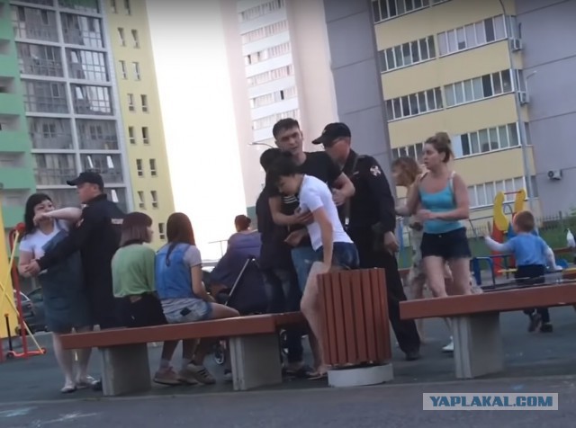 Драка пьяных яжематерей