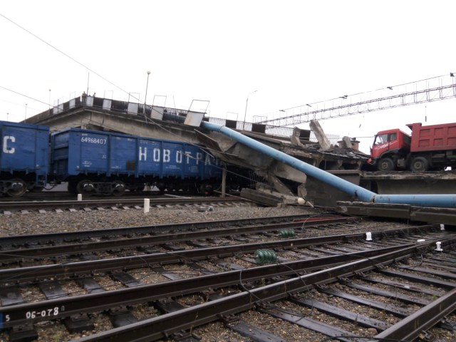В городе Свободном виадук обрушился на железнодорожный состав