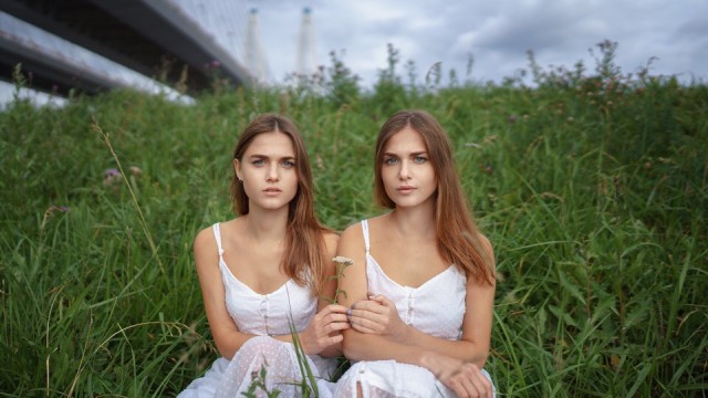 Красивые девушки в лугах, полях и прочих сельскохозяйственных угодьях