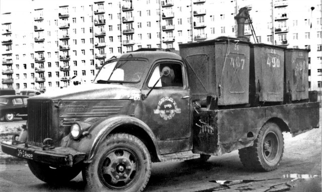 Те, что грохочут по утрам: история советских мусоровозов