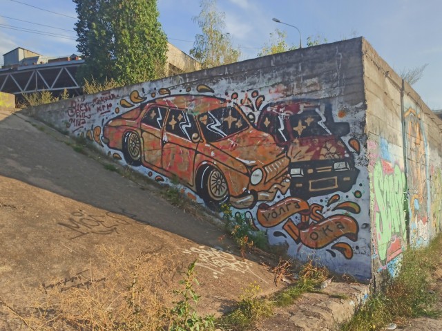 К стенке