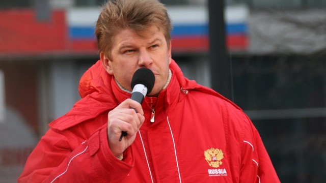 Губерниев: «Почему у нас доллар маленький, а шампунь за 3 доллара стоит 800 рублей? Какой курс настоящий?»