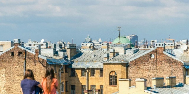 С 1 апреля с совершеннолетних туристов в Петербурге начнут взимать курортный сбор в размере 100 рублей в сутки
