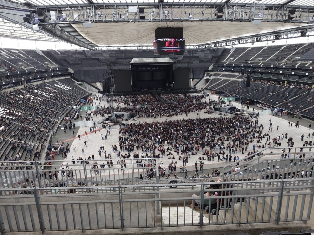 Ну да, хвастаюсь... Я опять на концерт пошёл.