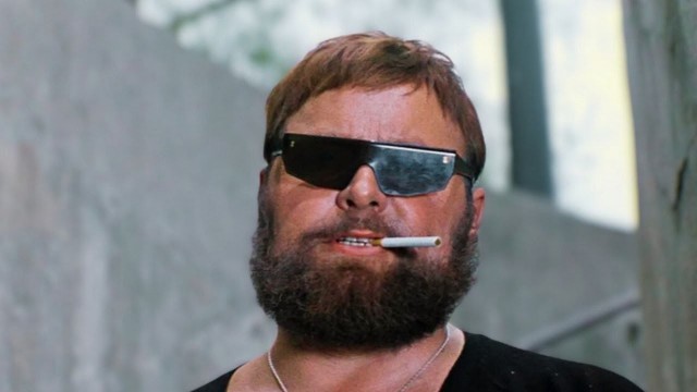 Не зассал, и купил здоровячку выпивку.