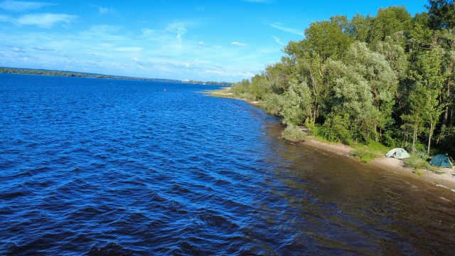 Сплав по Волге, ночевка на острове с пляжем.