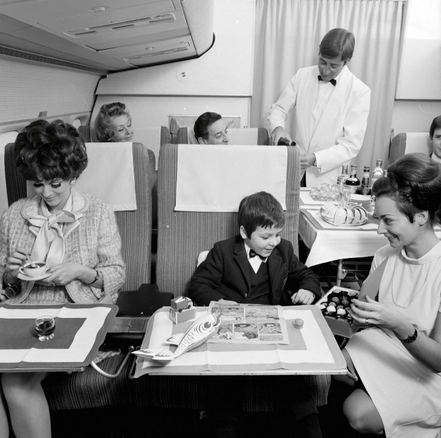 Золотая эра авиации: Как выглядел бизнес-класс швейцарской авиакомпании в 60-е
