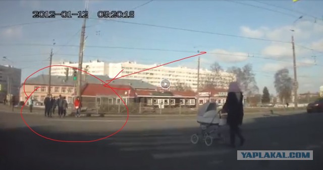 Не пропустил пешеходов... Штраф 2.5 тыс. рублей