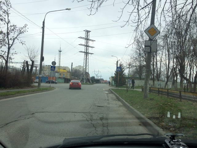 Кто уступает?