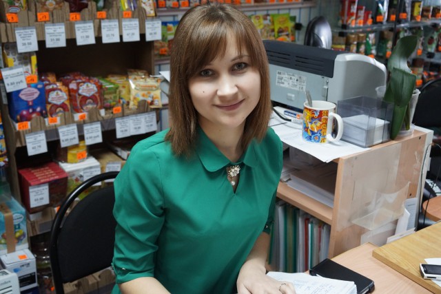 Заверните две! (Симпатичные работницы торговли)
