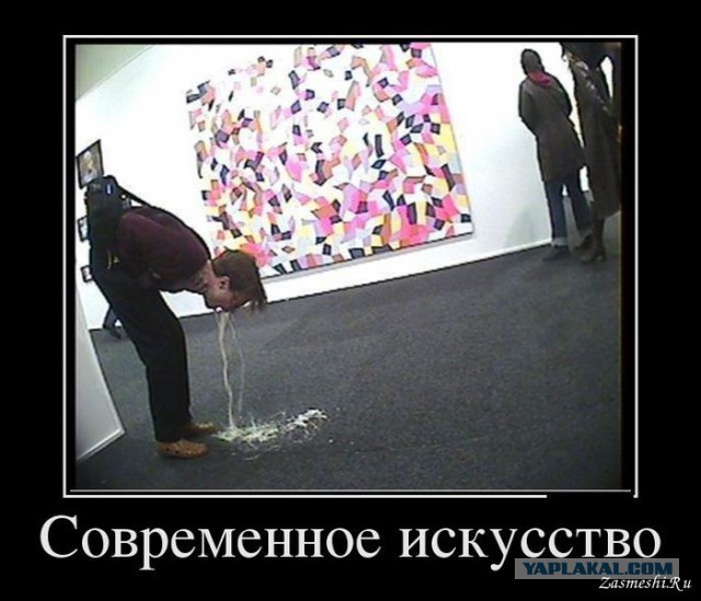 Девушка задрала юбку в мечети ради фото