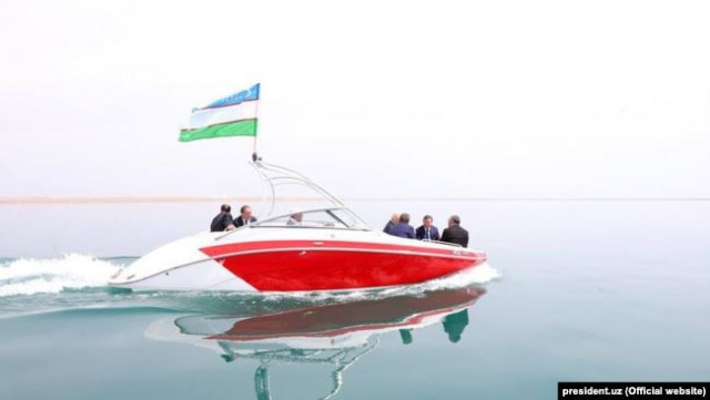 В Узбекистане прорвало дамбу Сардобинского водохранилища. Жителей нескольких сел эвакуировали