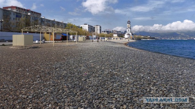 В Сочи шторм повредил набережные и пляжи. Всё, что можно, смывает в море