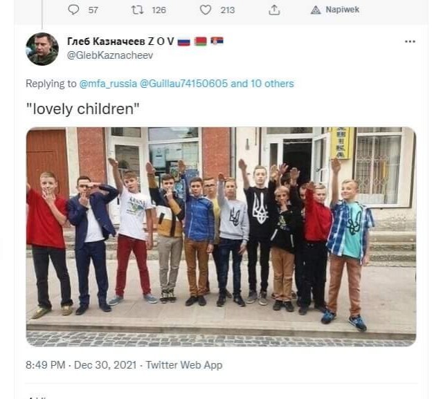 Украинские дети здороваются в Польше.