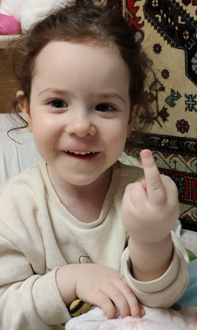 Мама считает, что не в моём возрасте мужиков перебирать, надо бежать в ЗАГС с тем, кто позвал