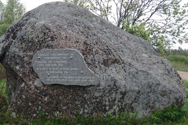 Вандалы уничтожили памятник русским танкистам