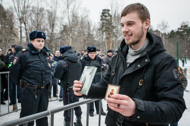 Борьба за храм на Торфянке продолжается