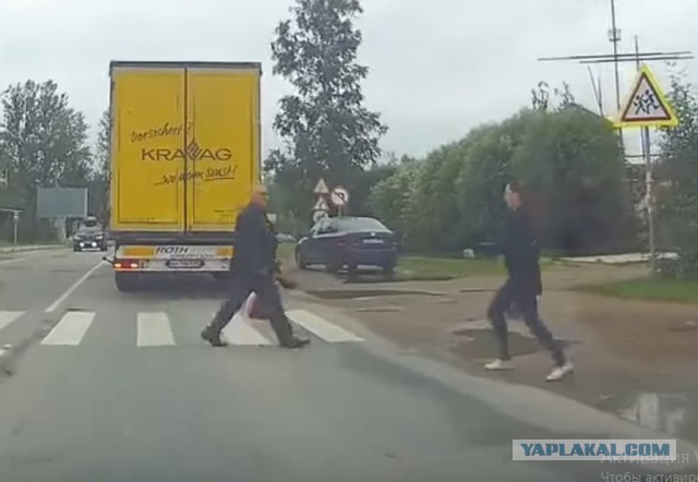 Когда все летят сломя голову случаются вот такие ДТП