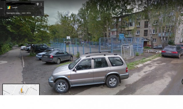 В Якутии агрессивный мужчина распилил болгаркой детскую площадку.