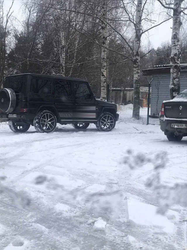 Под Петрозаводском столичные мажоры сбросили с вертолета "Гелик"