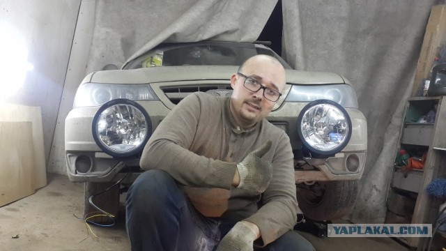Зачем дальнобойщики кидают болты в встречный автомобиль