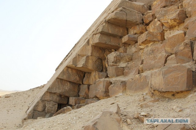 Одни уверены, что Египетские пирамиды построили инопланетяне, другие отрицают. Кто прав?