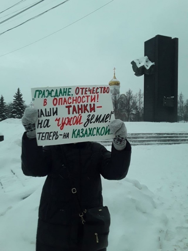 Российские миротворцы совместно с силовиками Казахстана взяли под контроль аэропорт Алматы