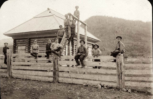 Сибирские казаки на службе и дома. Альбом 1911 года