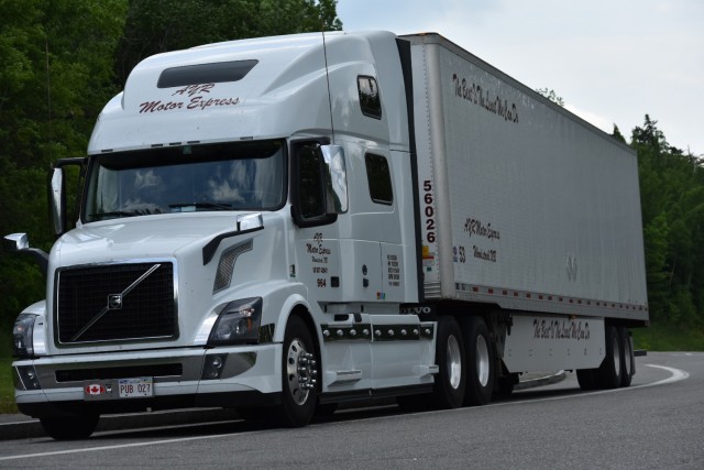 Немного моделизма. Freightliner FLC