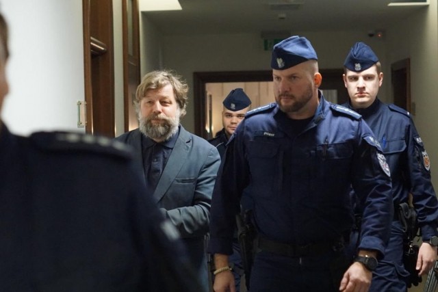 Вроде бы, где археология и где политические игры
