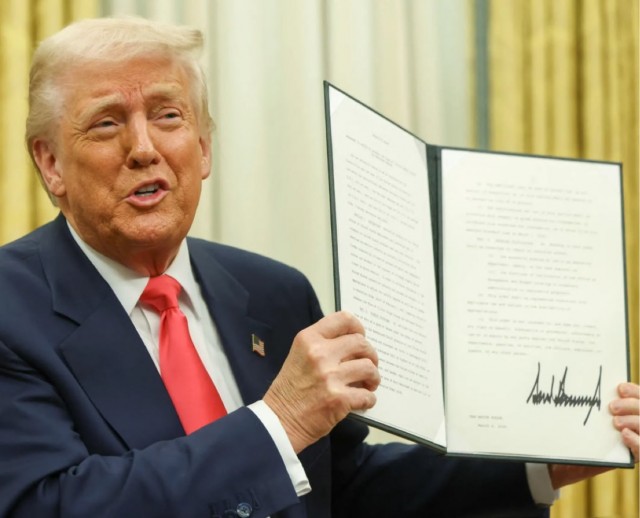 Автограф Трампа разместят на долларах