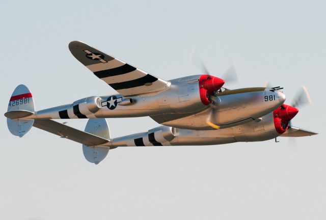 Многоцелевой истребитель P-38 «Lightning»