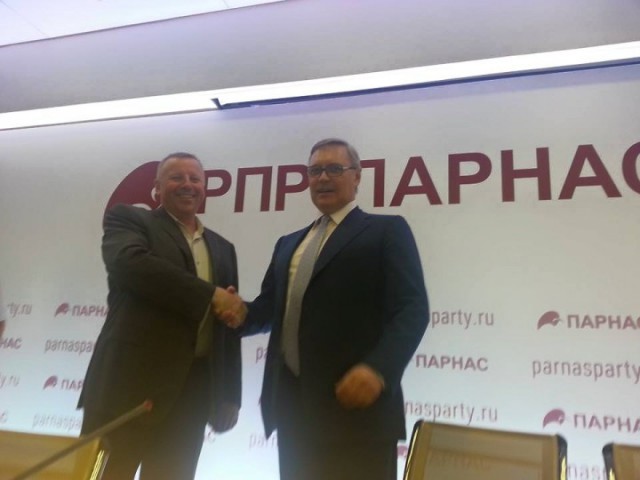 Совет дальнобойщиков Петербурга принял решение идт