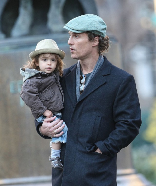 12 знаменитых отцов, которые без ума от своих детей