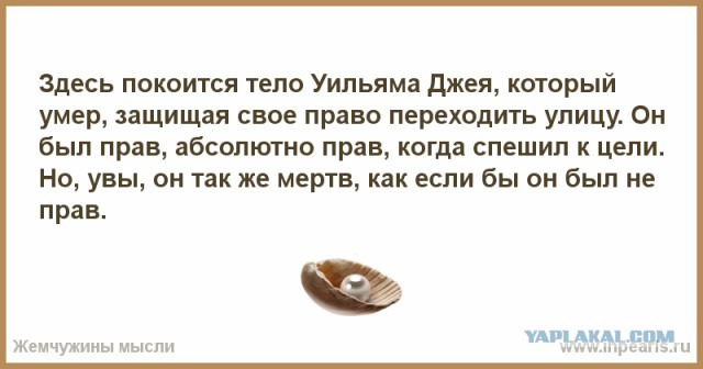 Водитель автомобиля с видеорегистратором решил опередить справа грузовик с цистерной