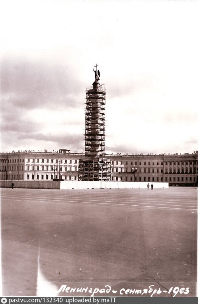 Одни уверены, что Египетские пирамиды построили инопланетяне, другие отрицают. Кто прав?