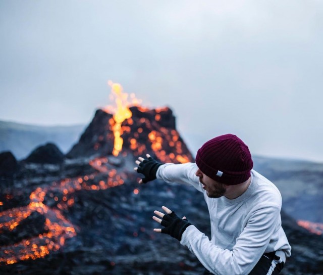 Проснувшийся в Исландии вулкан Фаградальсфьядль стал инстаграм-достопримечательностью