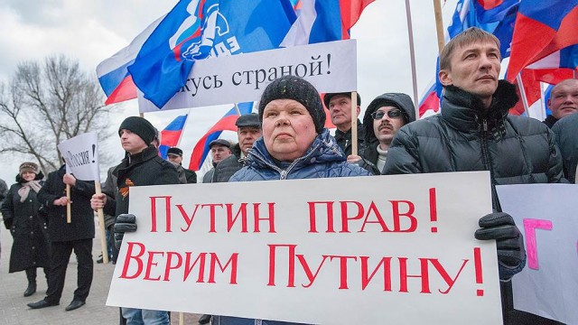 Кадры с самолета и беспилотника, которые сопровождали британский эсминец Defender, нарушивший государственную границу Российской Федерации в Черном море