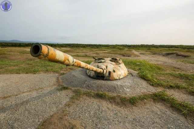 Заброшенный на Сахалине артиллерийский взвод танковых башен "Стародубское"