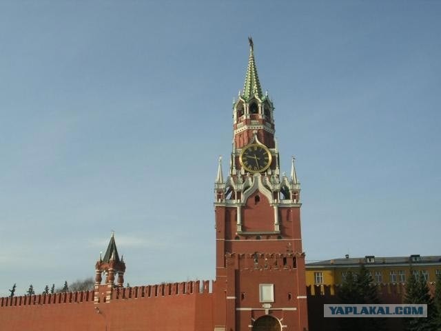 Кому принадлежит спасская башня кремля. Спасская башня Кремля старшая группа. Кремль старшая группа. Спасская башня Кремля рисование старшая группа. Контур Кремля фото.