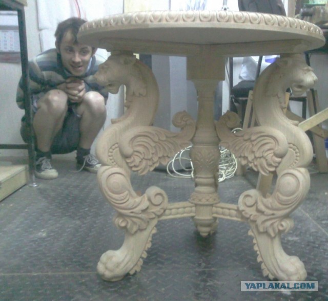 Изготовление резного стола с львами