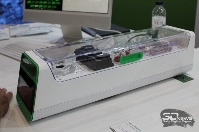 Представлен первый в мире настольный компьютер с живыми клетками человеческого мозга внутри