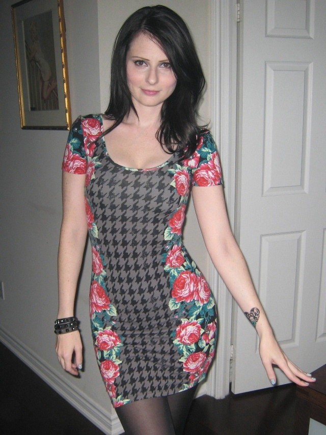 А вы называете младшую тётку просто по имени?