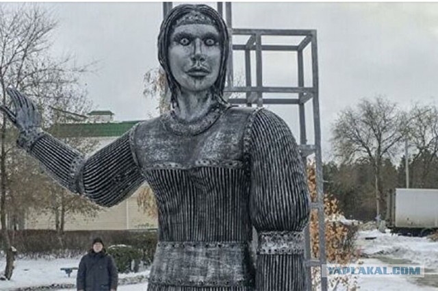 В Воронеже открыли мемориальную доску лидеру «Сектора газа» Юрию Хою