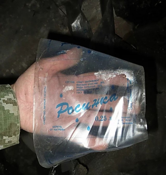 Техническая жидкость в бутылке, этикетка "не для питья" — и тысячи слепых