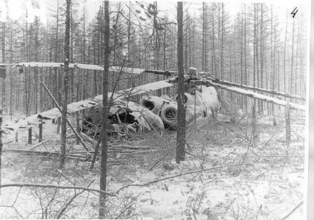 Золотая осень и чёрная вода: как выглядит заброшенный Ми-6 на Ямале