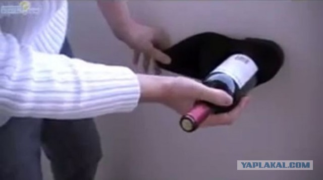 Как открыть бутылку вина без штопора? (GIF)