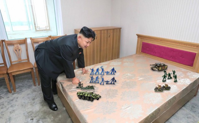 Фотожабы: Наклонившийся Ким