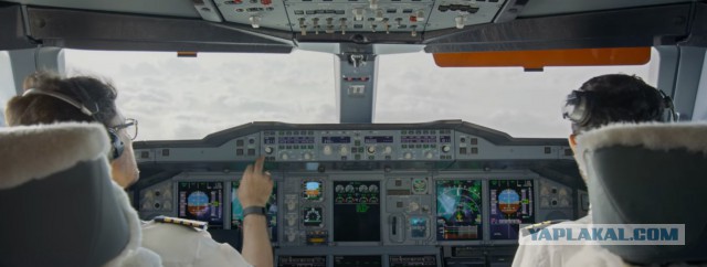 Экстремалы полетали вокруг Airbus A380 над Дубаем