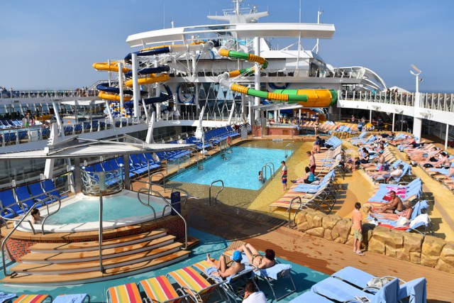 О новом городе развлечений на воде: инаугурационный круиз на гиганте Harmony of the Seas